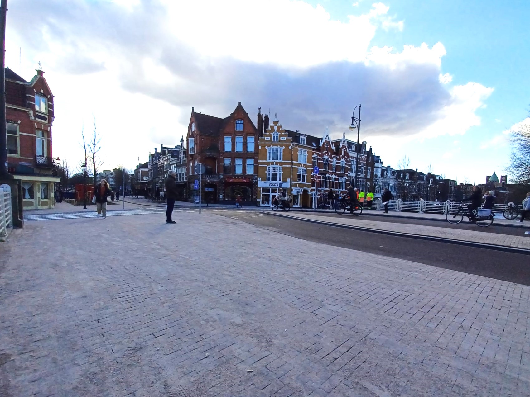 Houtplein en brug weer open!